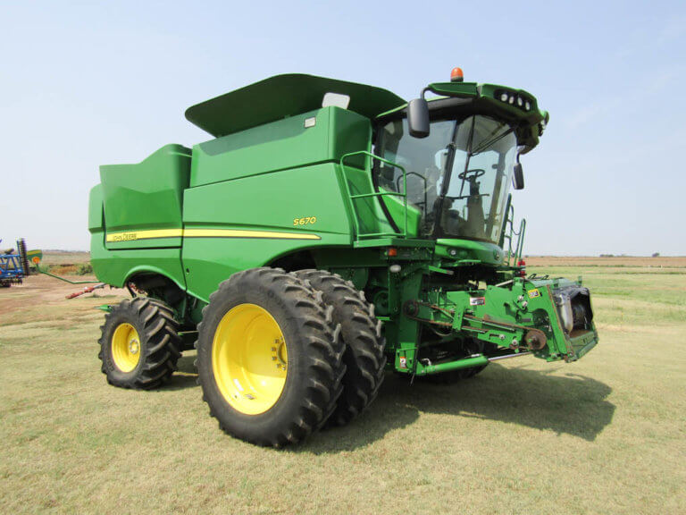 4/5 TRACTORS * COMBINE * PLANTERS * DRILL * TILLAGE * SEMIS * TRAILERS