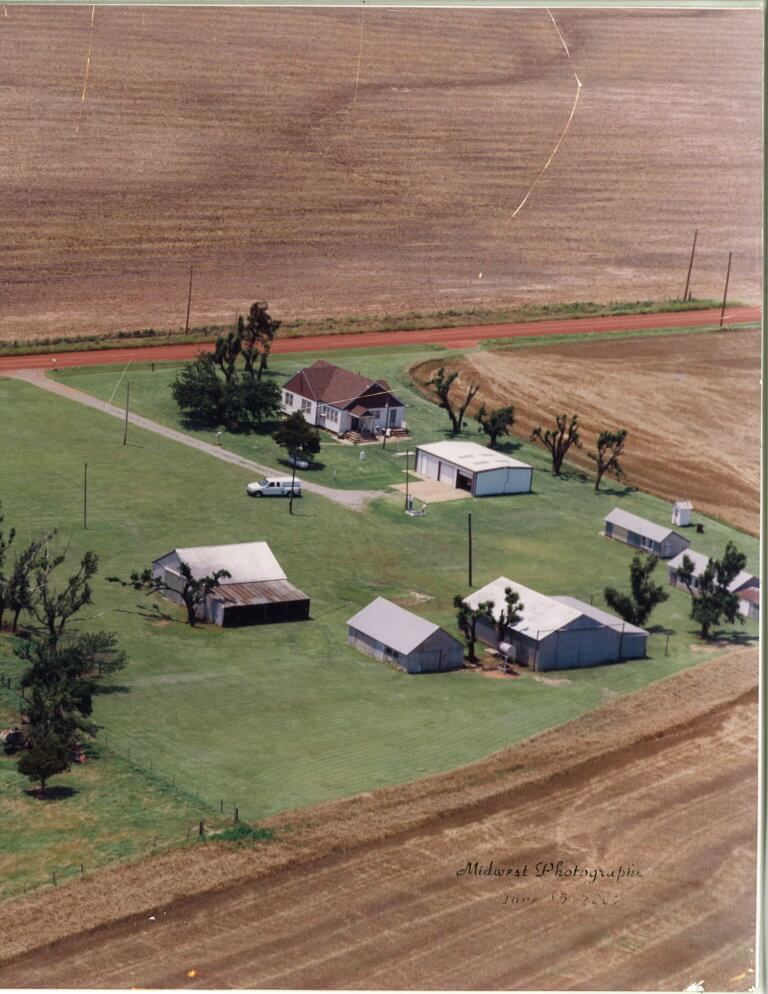 HOME w/ 3± ACRES * BARNS/SHOP * HENNESSEY OK