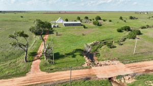 6/19 720 ± ACRES * CROPLAND * GRASS * PONDS * KREMLIN/HUNTER OKLAHOMA