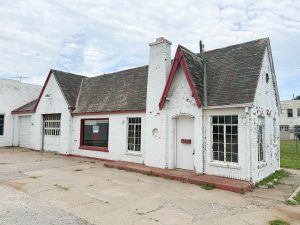 8/29 323 N MAIN ST BLACKWELL OK * COMMERCIAL BUILDING * DOWNTOWN