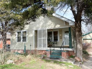 3/18 305 UNIVERSITY BLVD ENID OK * 3 BEDROOM 2 BATHROOM HOME Household – Collectibles – Knox – Quilts – Lamps – Vintage Furniture