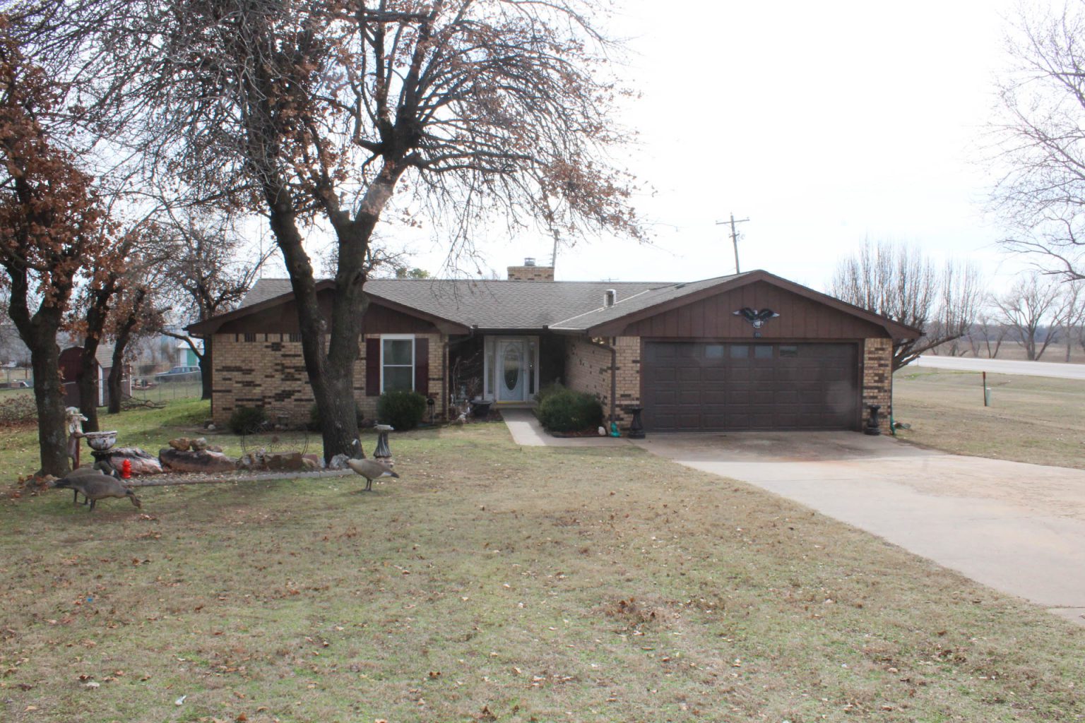 100 OAKWOOD DRIVE, HENNESSEY OK 73750 Lippard Real Estate and Auction