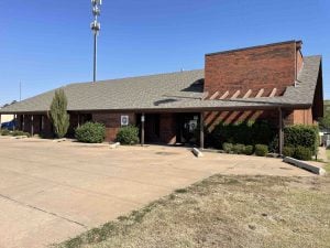 FOR RENT 3,200 Sq Ft – Office Building – Van Buren Frontage – Enid OK