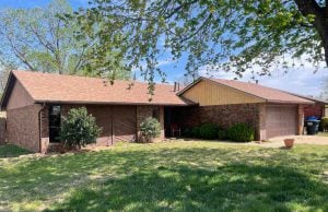 5/29 NICE BRICK HOME * ENID, OKLAHOMA * COUNTRY CLUB NORTH ADDITION