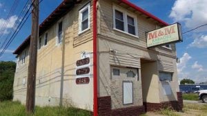 9/8  ORIGINALLY M&M BAR  – INVESTMENT PROPERTY – LIVING QUARTERS – DOWNTOWN ENID OK