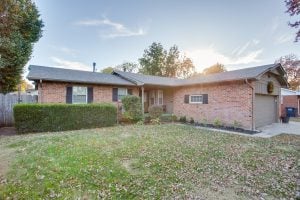 12/17 VERY NICE BRICK HOME * ENID, OKLAHOMA * 1513 PONCA AVE