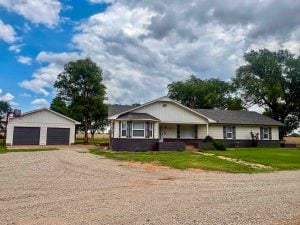 1.7± ACRES * 1,900± SQ.FT.  4 Bed-2 Bath Waukomis OK