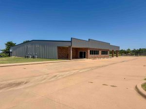 9/15 LAKE LAWTONKA PROPERTY * 2.42± ACRES * EVENT CENTER * GET AWAY LAKE PROPERTY